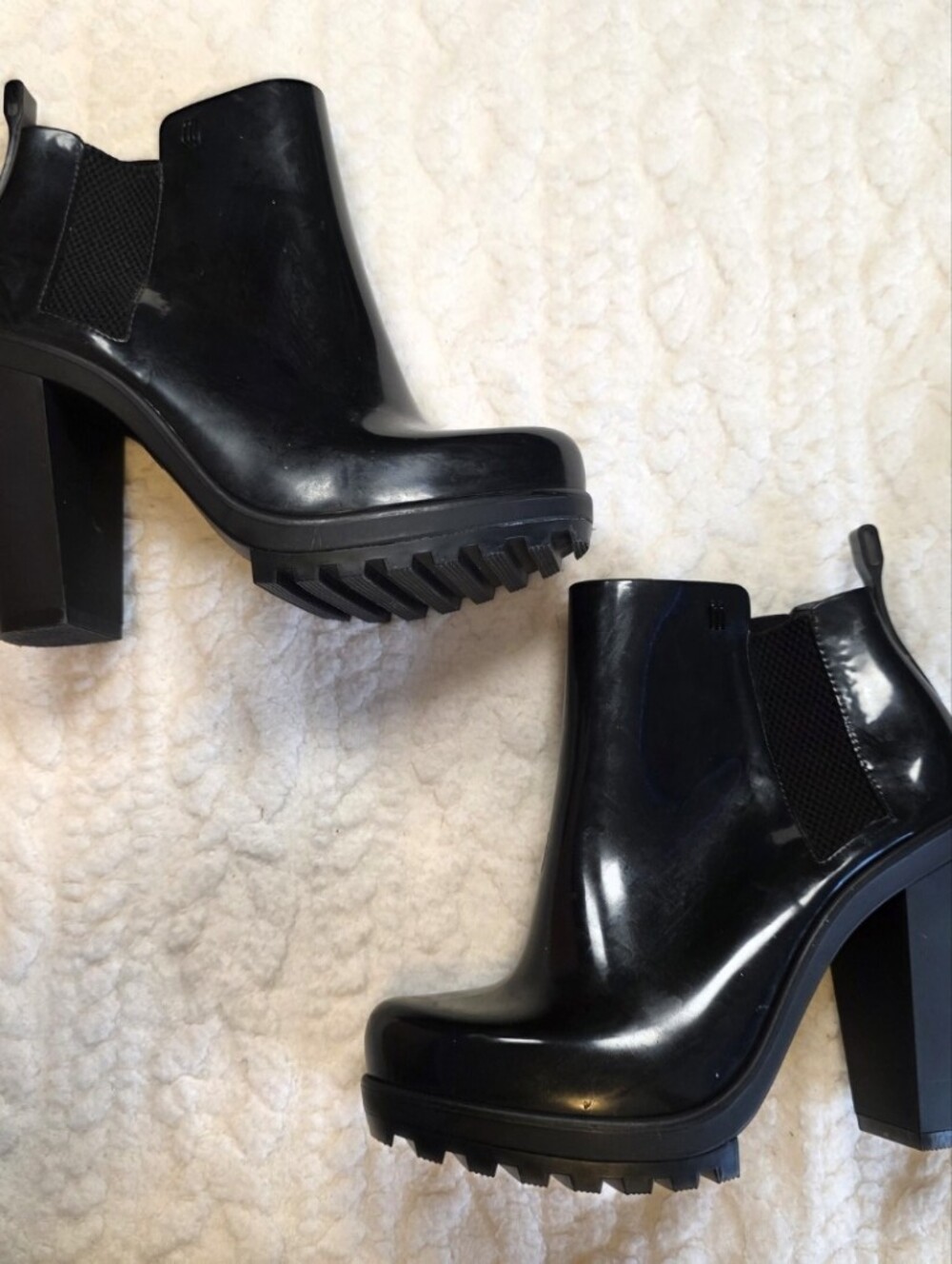 Melissa Black Glossy Lug Sole Heeled Chelsea Boots US 8